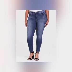 TORRID SKY HIGH SKINNY JEAN PREMIUM STRETCH IN 26R